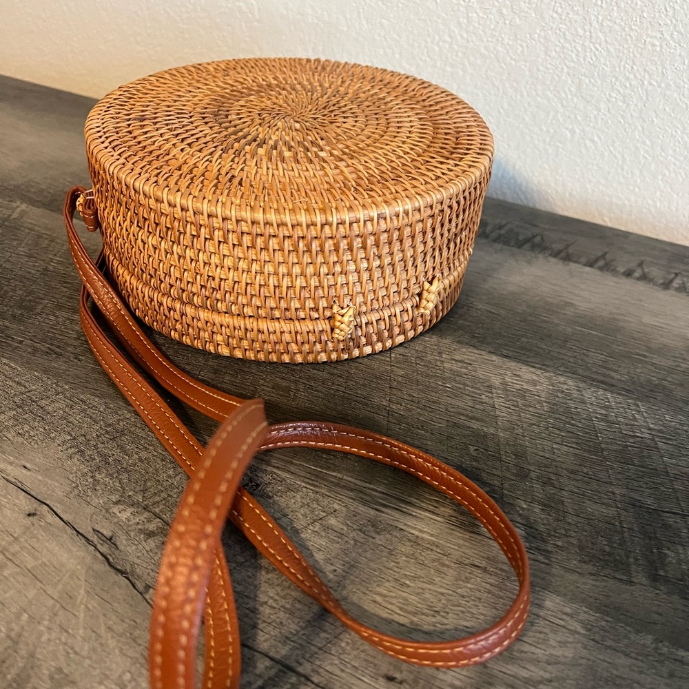 Round Straw Tan Crossbody Bag - Picture 6 of 8